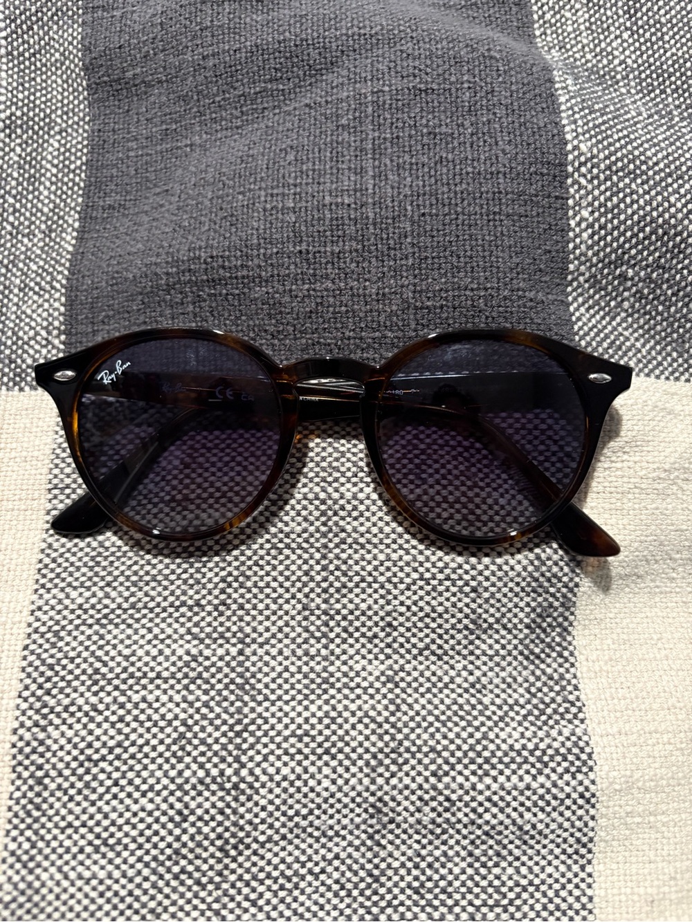Ray-Ban Round Tortoiseshell Sunglasses with Dark Lenses